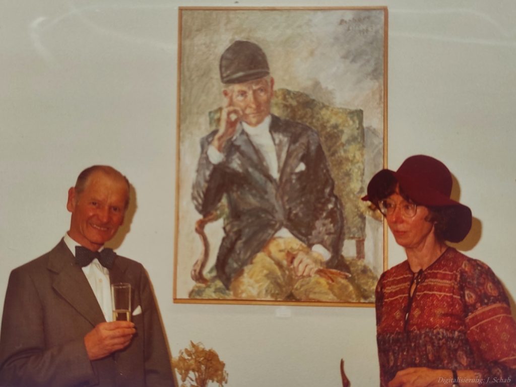 Foto von Barbara Lise bei Kunstausstellung - Vernissage, links daneben: Friedrich Glas